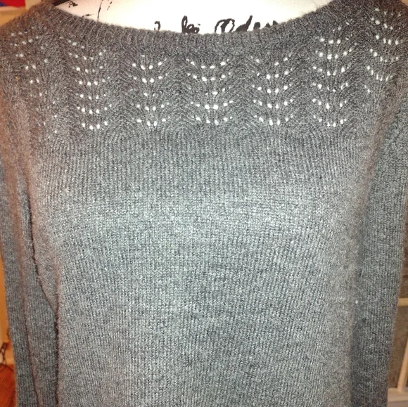Women's Sweater - Picture 3 of 6